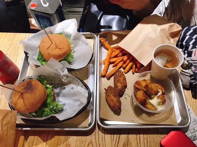 炸蕃薯條，炸燒賣