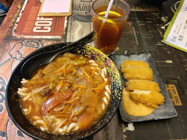 吉列魚柳螺絲粉改羅宋湯底