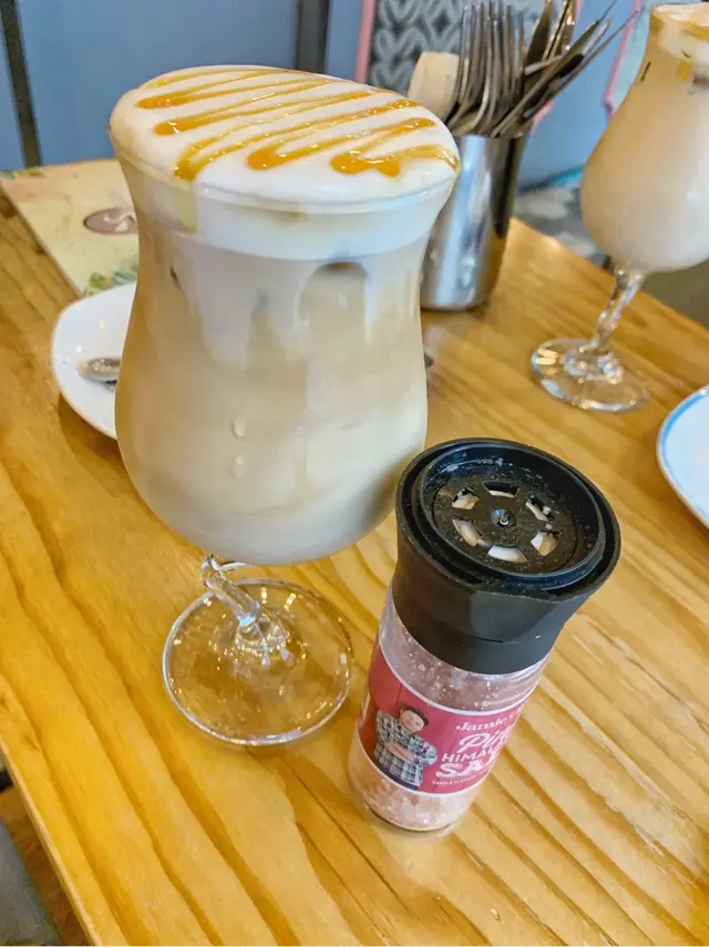 岩鹽焦糖鮮奶咖啡