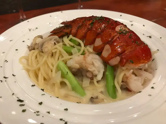 龍蝦好味，但意粉太大份，配料和汁不錯