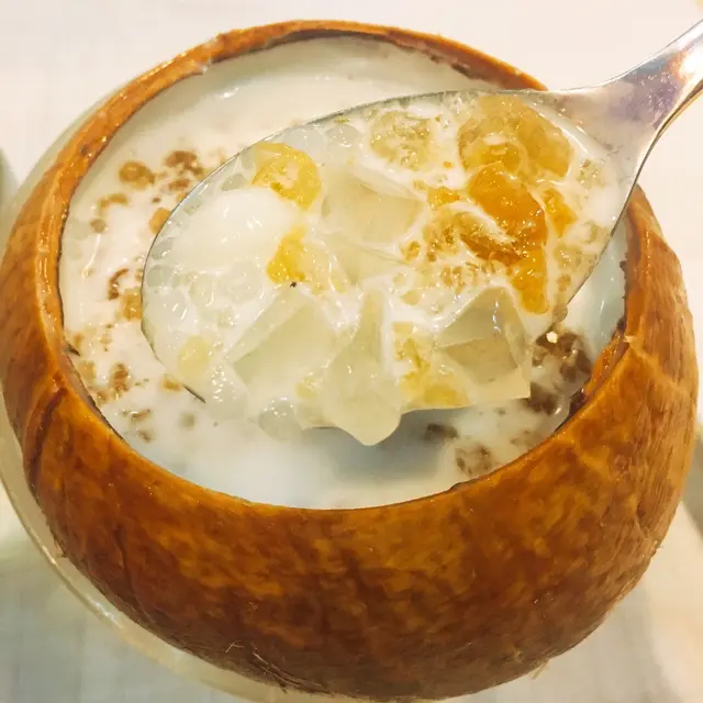 椰皇蛋白燉桃膠