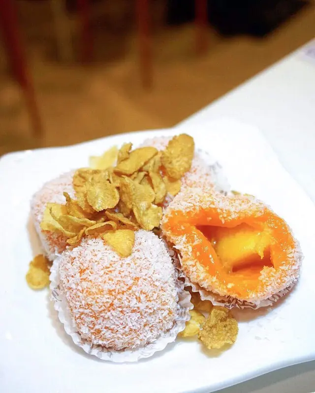 芒果糯米糍四粒+粟米脆脆