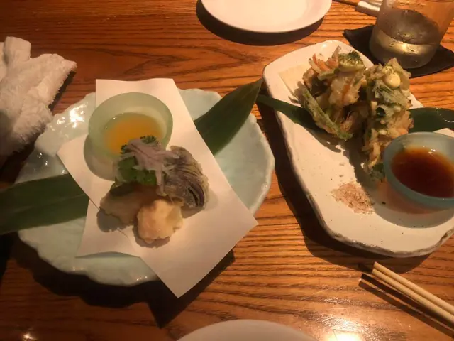 帝王蟹天婦羅配甜醋醬油汁