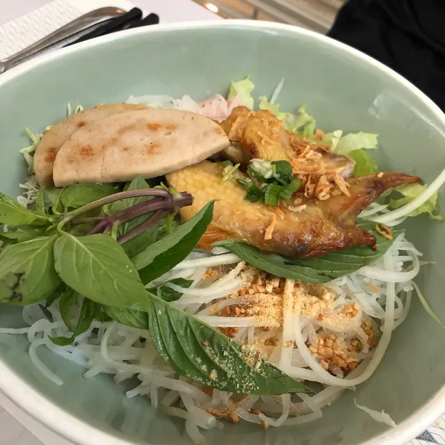 香茅雞全翼配扎肉撈檬 