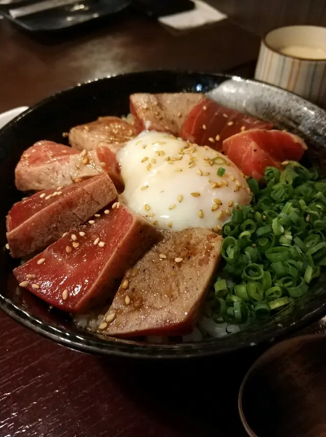 藍鰭吞拿魚扒丼