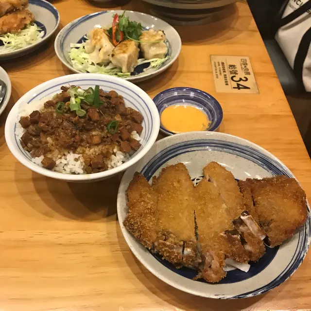 排骨滷肉飯