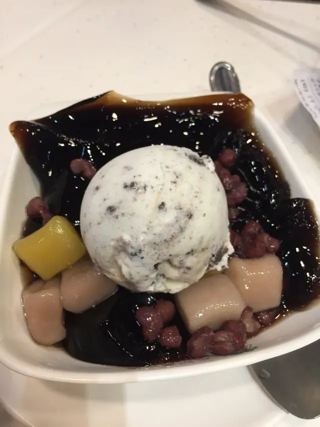 雪糕鮮草芋圓