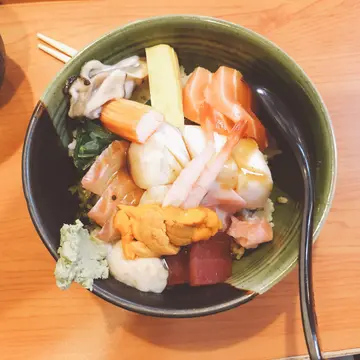 海膽雜錦魚生飯