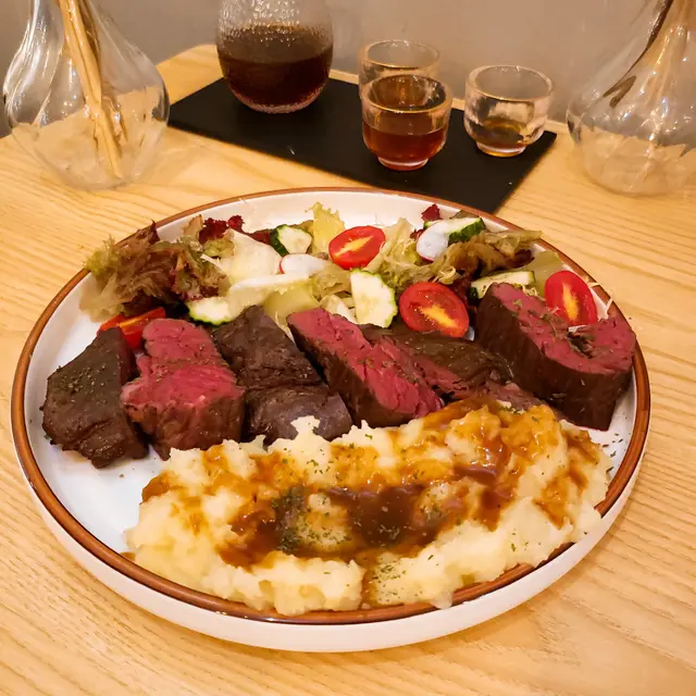 慢煮安格斯腹肉牛排(12oz)伴薯蓉