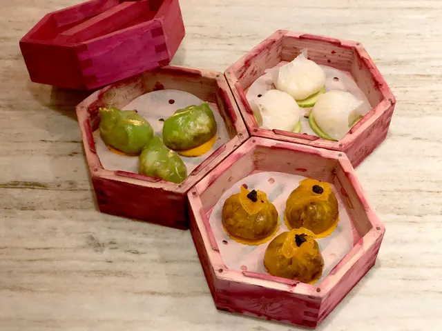 晶瑩筍尖鮮蝦餃、黑松露野菌石榴粿及麻婆豆腐日本帶子餃