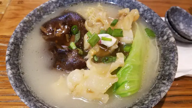 冬菇花膠湯麵 - 幼麵