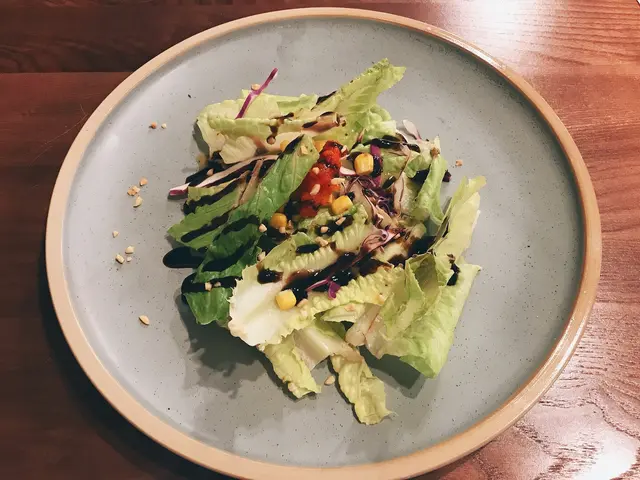 新鮮沙律菜和玉米，開胃前菜。