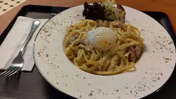 溫泉蛋卡邦尼意粉