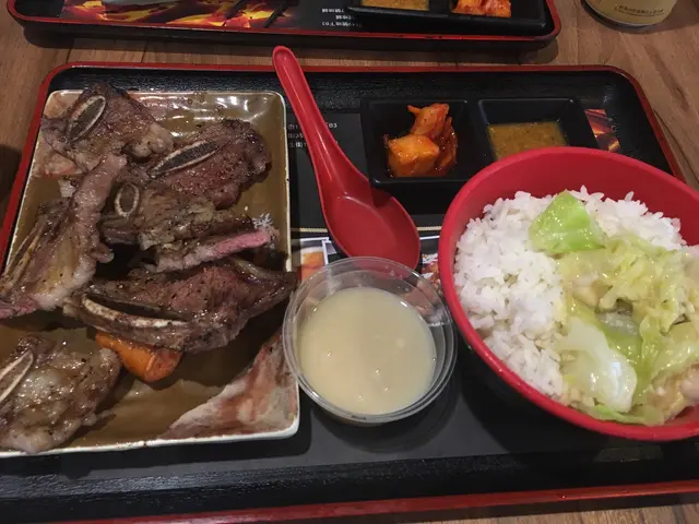 岩鹽燒牛仔骨飯