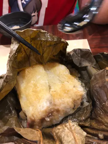 Glutinous rice wrap in lotus leaf