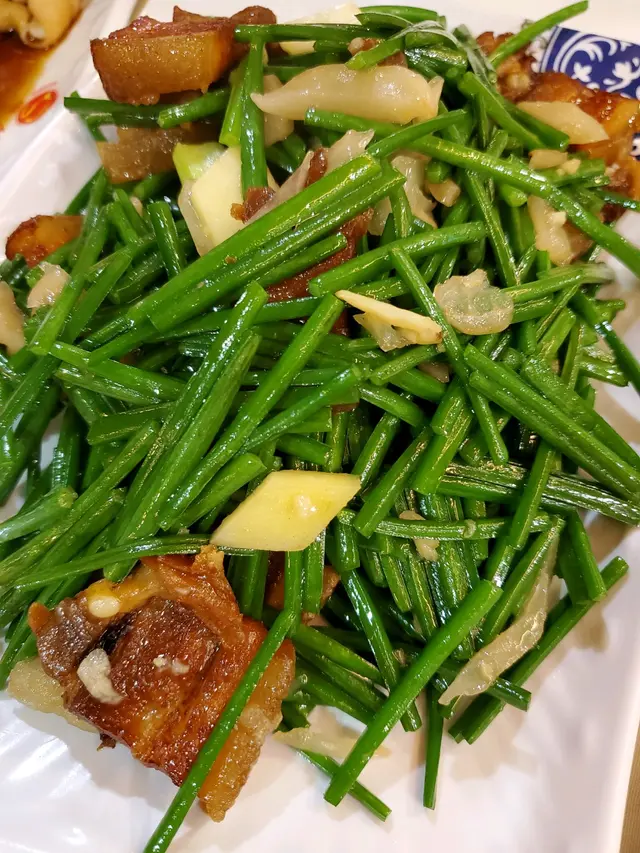 韮菜花炒鹹肉