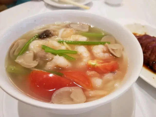 鮮茄蝦仁湯米線