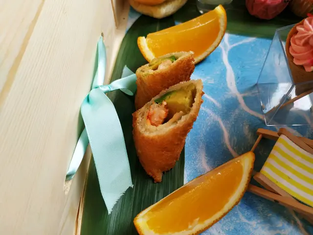 牛油果香滑,配上爽彈蝦多士捲,雙重口感!