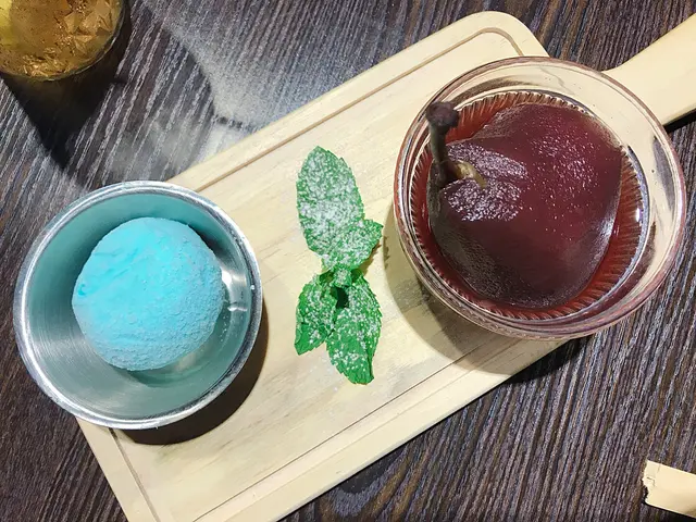 慢煮食酒雪梨配意大利雪糕