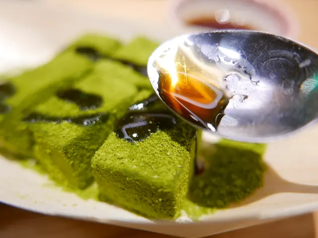 抹茶蕨餅配黑蜜