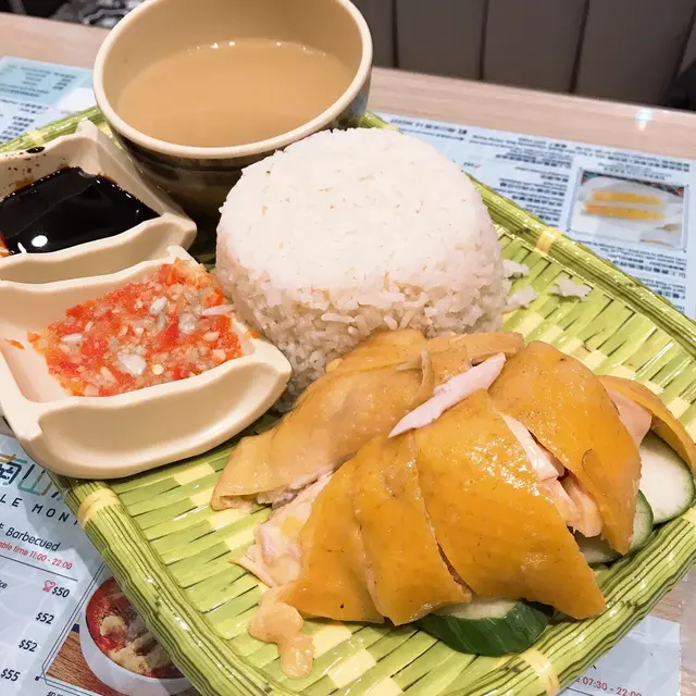 招牌海南雞配椰香飯