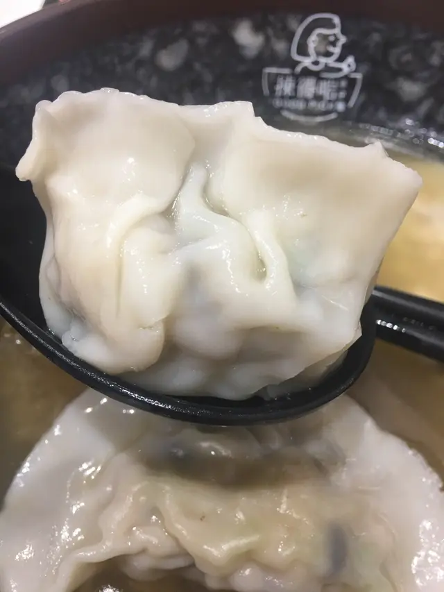 黑松露雞肉水餃