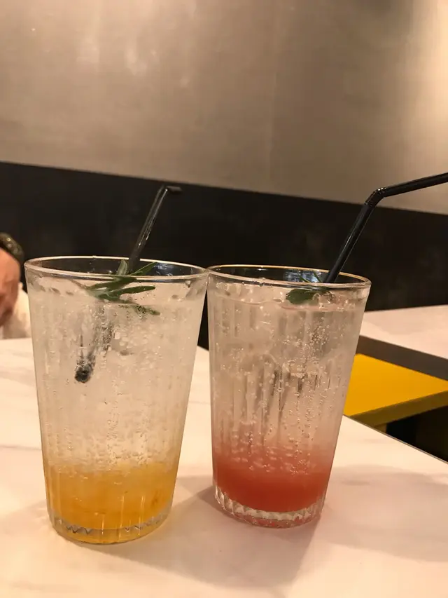 加$22有梳打，其他可樂忌廉，烏龍茶嗰啲就加$15