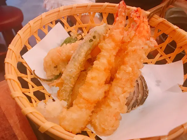 材料新鮮即叫即炸粉漿外皮非常薄，入口感覺絕不油膩