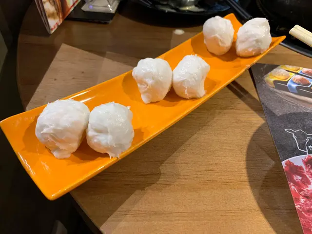 手打生拆蟹粉墨魚丸