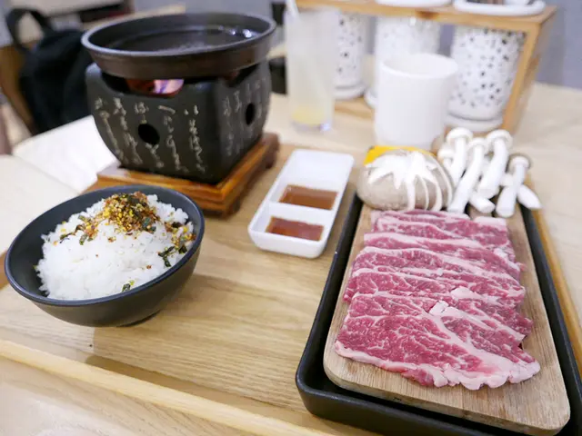 板燒雪花牛肉配日式味素飯