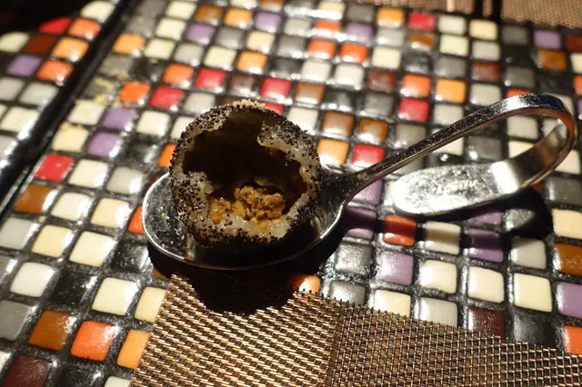 加入蘑菇、草菇、黑松露等菌類外,又添加了伊比利亞黑毛豬肉鬆及煙肉