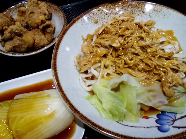 手撕鷄麻醬手工麵伴油茶佐鹽酥雞!一個字"正!"