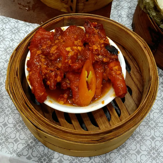 鳳爪好入味，望落以為好辣，原來唔辣既，好夠熱，正!