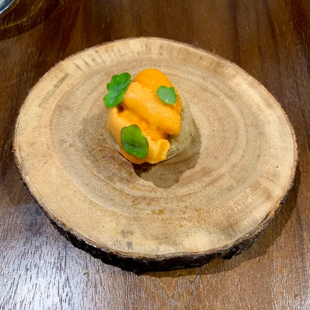 北海道海膽配岩鹽海棉蛋糕