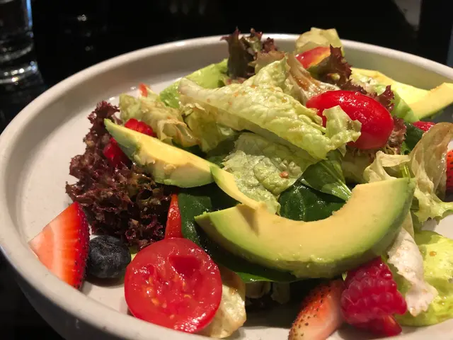 鮮雜莓牛油果雜菜沙律