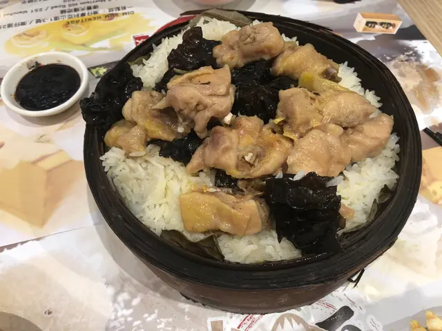 原籠雲耳滑雞飯
