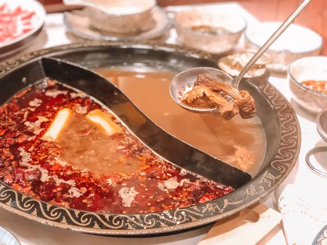 重慶麻辣大紅鍋+松茸鍋