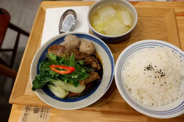 三拼牛肉飯定食