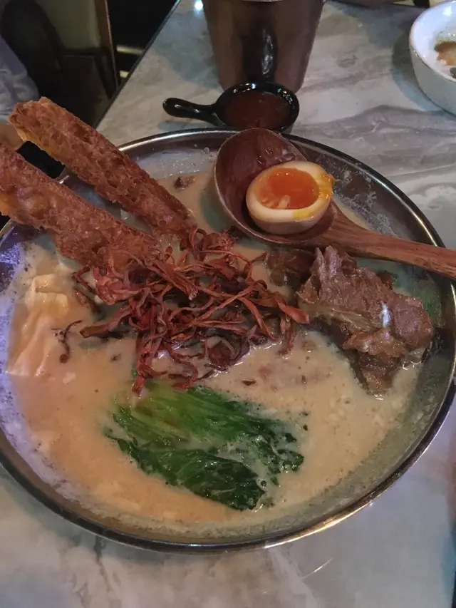 豬軟骨鯊魚骨豆乳湯拉麵 