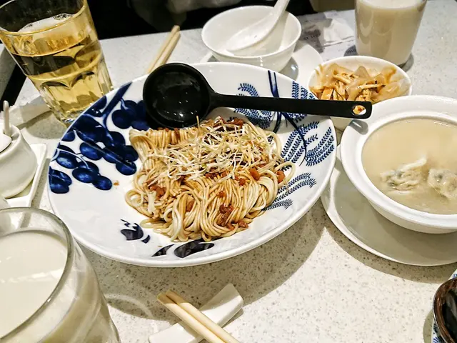 蔥油拌麵雲吞湯