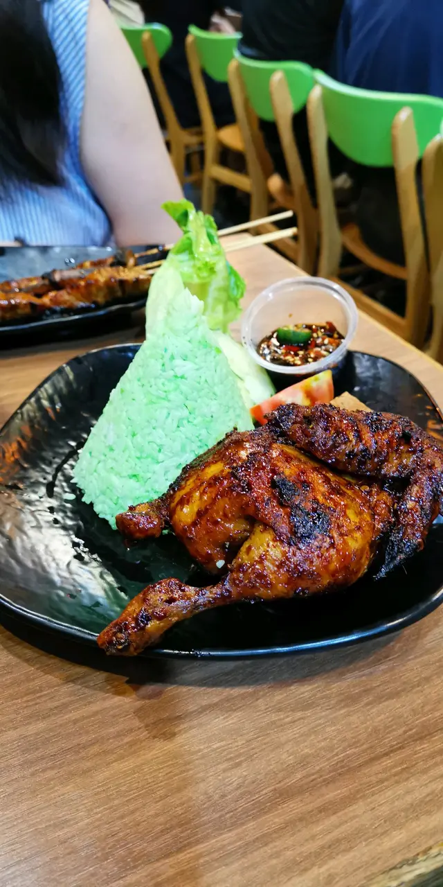 燒雞班蘭尖塔飯