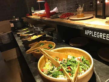 Free  flow  salad