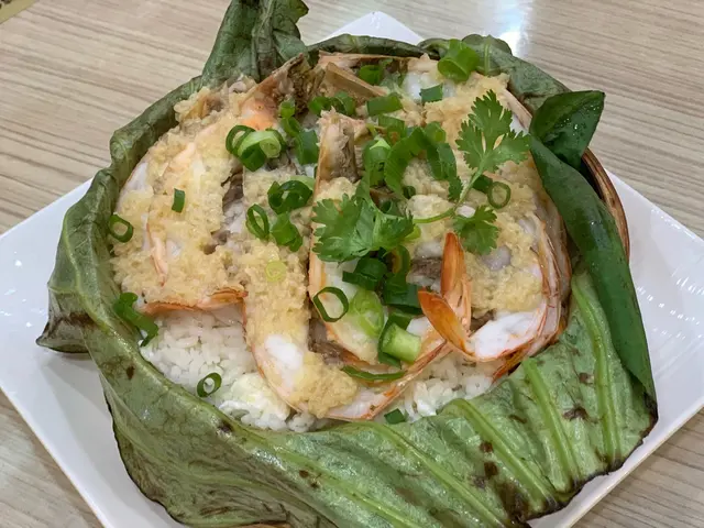 籠仔荷葉蒸海蝦飯