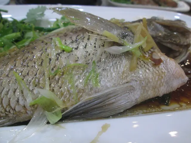 魚皮和魚腩則相當滑溜