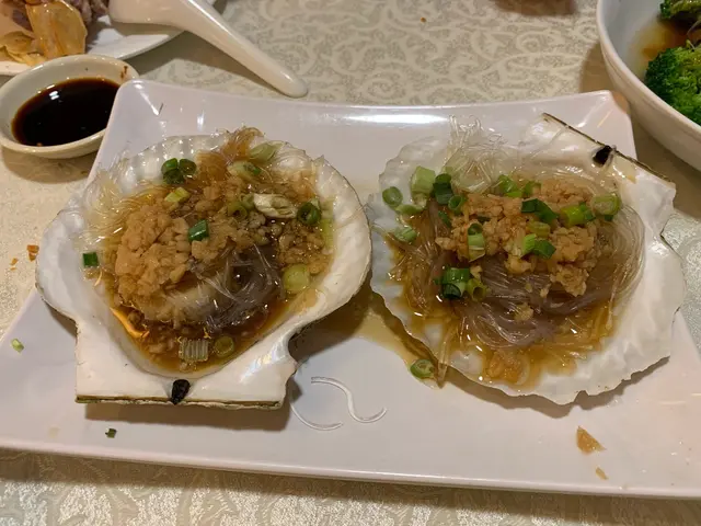 蒜蓉粉絲蒸元貝皇2隻 