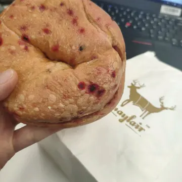 beetroot bagel