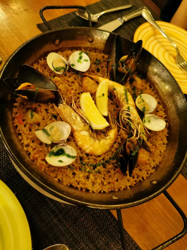 招牌西班牙黑毛豬海鮮飯