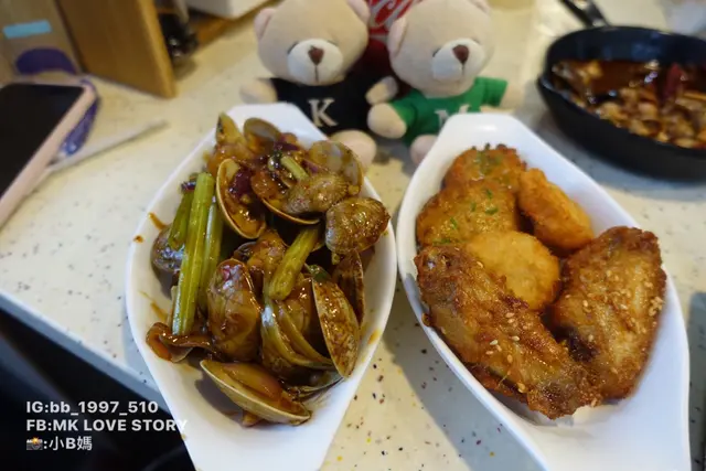 炒蜆，炸魚餅，炸蝦餅