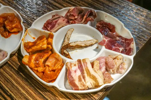 辣味五花肉、豬大腸、牛肋骨