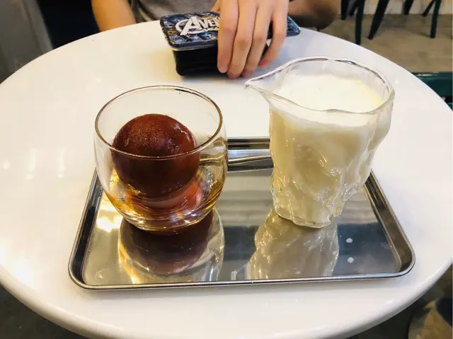 熱辣辣的椰奶  與  一大舊紅茶冰